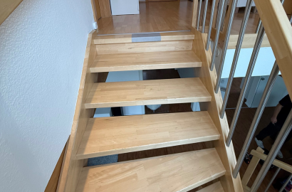 Treppenfolierung vorher Treppe vor der Folierung